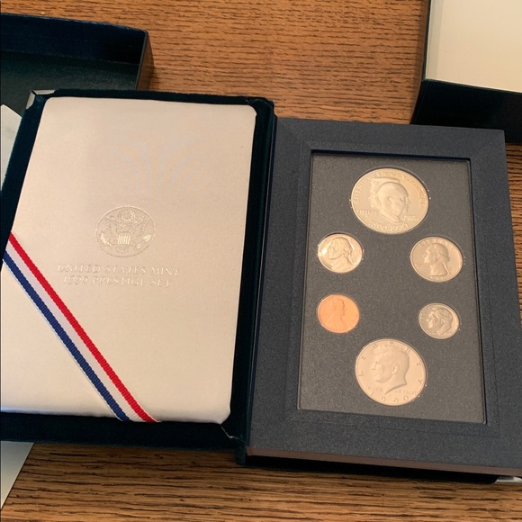 1990 US Mint Prestige coin collection box w plastic and velvet protective cover - Picture 5 of 16